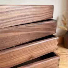 Nogueira Desk™ – Organizador Premium de Madeira Sólida