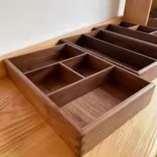 Nogueira Desk™ – Organizador Premium de Madeira Sólida