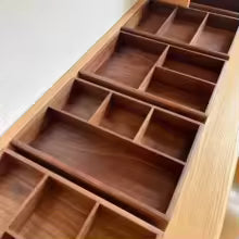 Nogueira Desk™ – Organizador Premium de Madeira Sólida