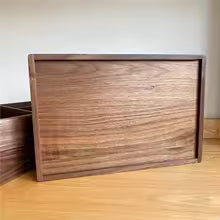 Nogueira Desk™ – Organizador Premium de Madeira Sólida